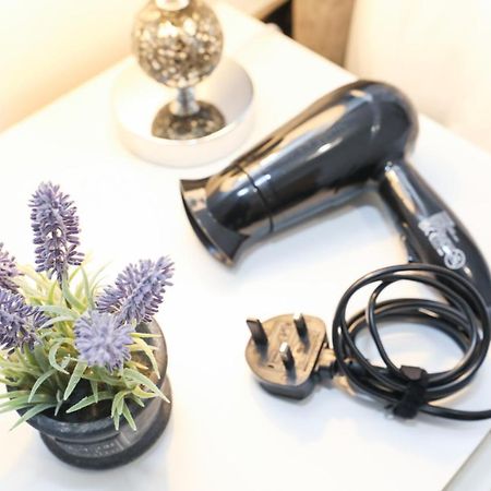 Stunning Modern 3 Bedroom Apartment エディンバラ エクステリア 写真