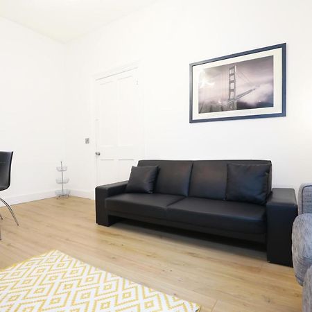Stunning Modern 3 Bedroom Apartment エディンバラ エクステリア 写真