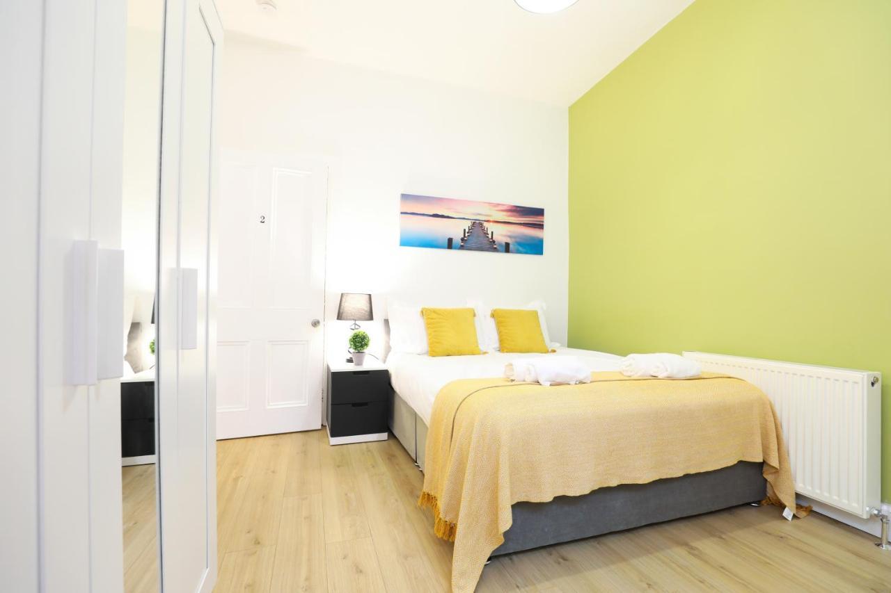 Stunning Modern 3 Bedroom Apartment エディンバラ エクステリア 写真