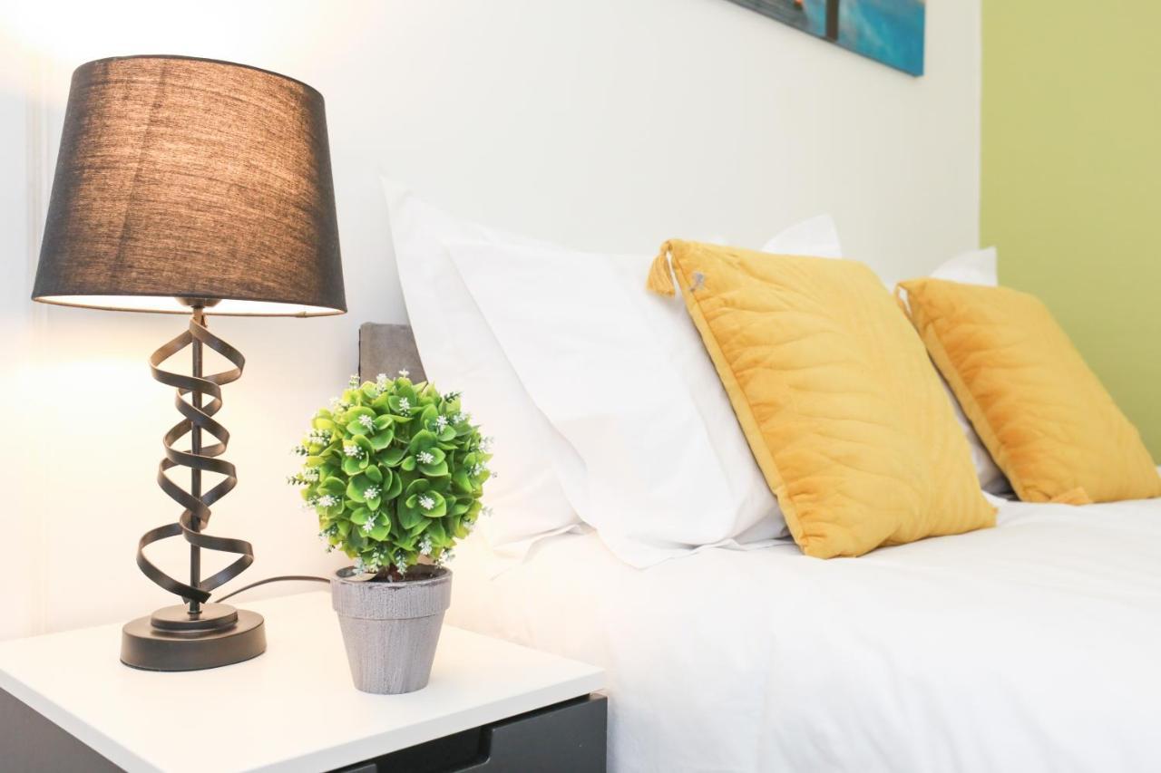 Stunning Modern 3 Bedroom Apartment エディンバラ エクステリア 写真