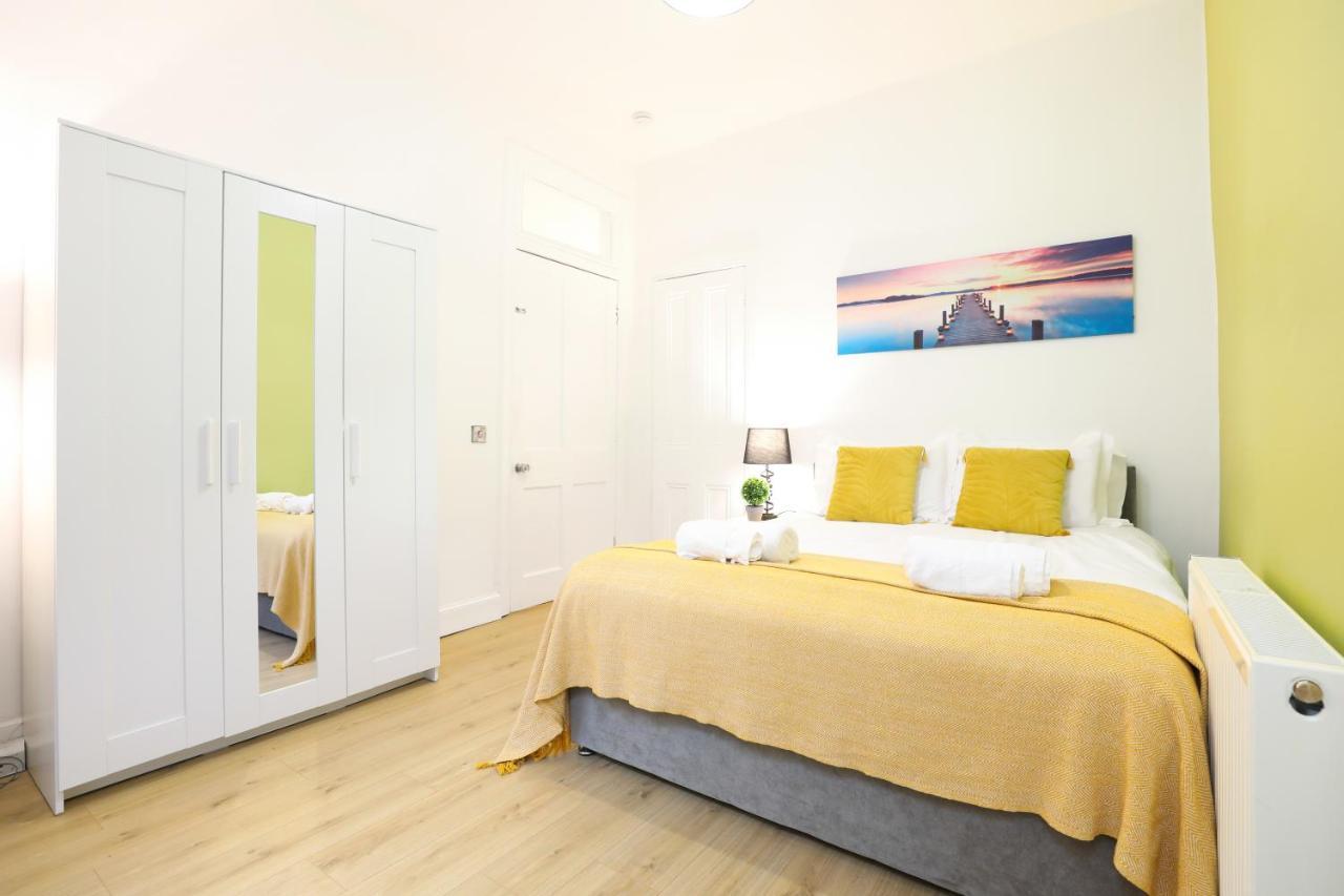 Stunning Modern 3 Bedroom Apartment エディンバラ エクステリア 写真