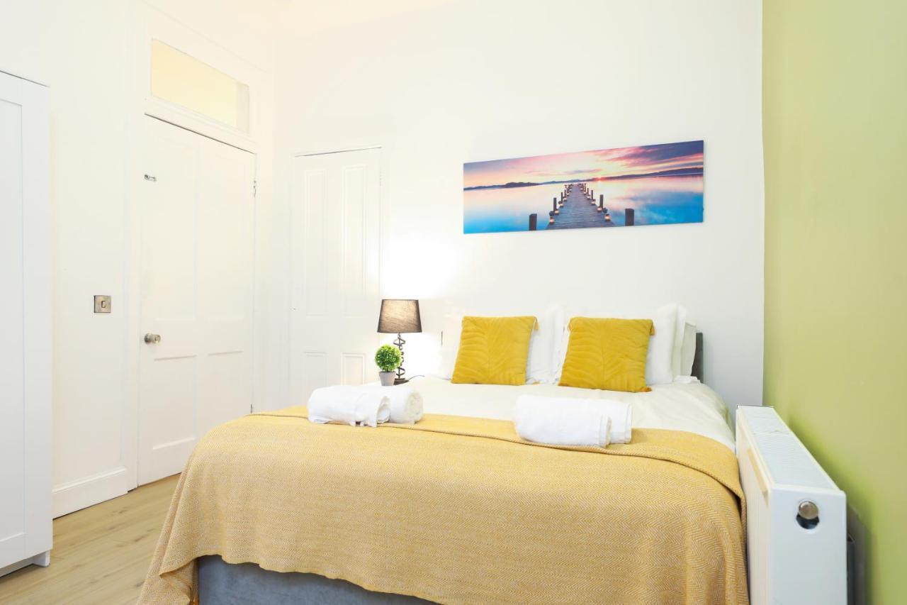 Stunning Modern 3 Bedroom Apartment エディンバラ エクステリア 写真