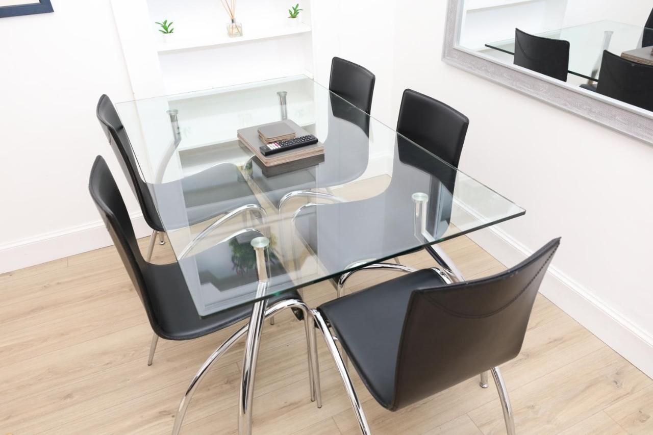 Stunning Modern 3 Bedroom Apartment エディンバラ エクステリア 写真