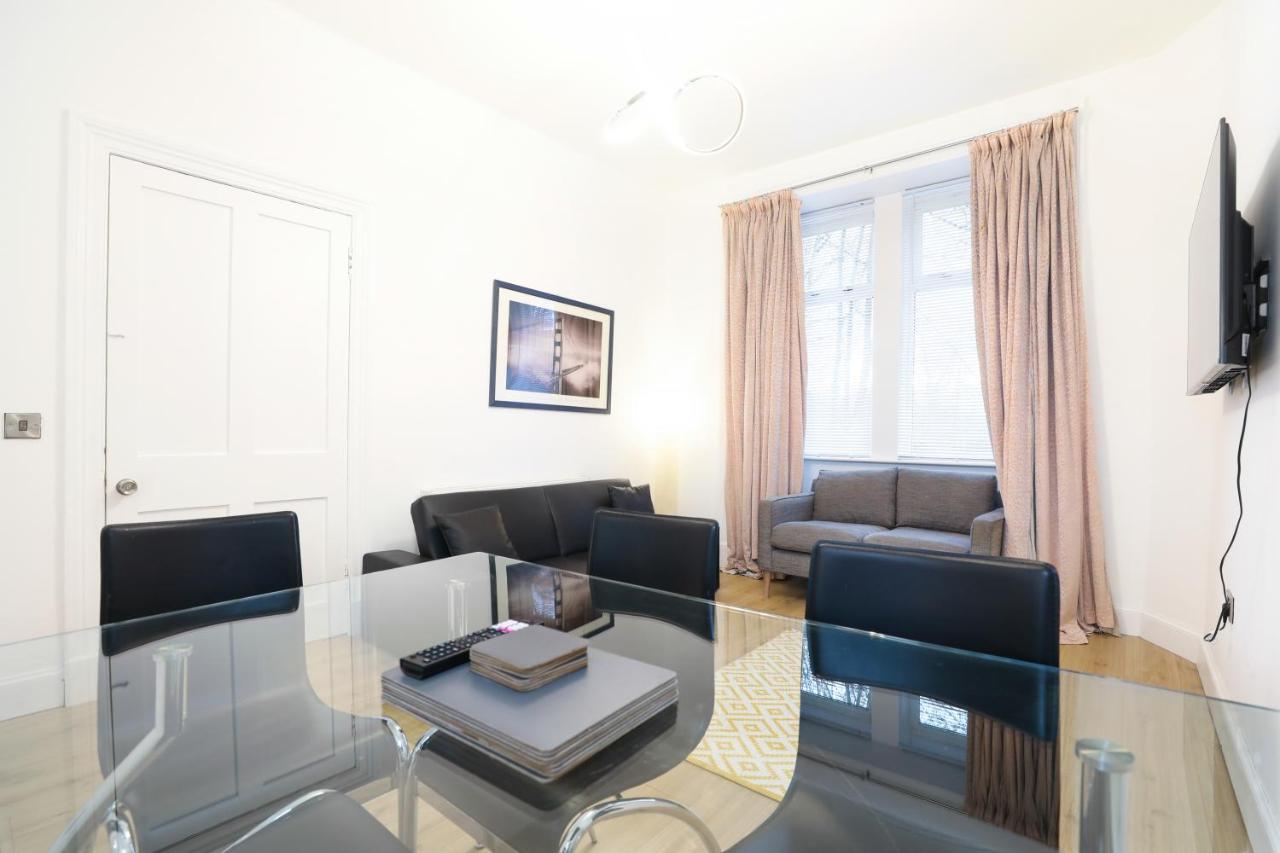 Stunning Modern 3 Bedroom Apartment エディンバラ エクステリア 写真