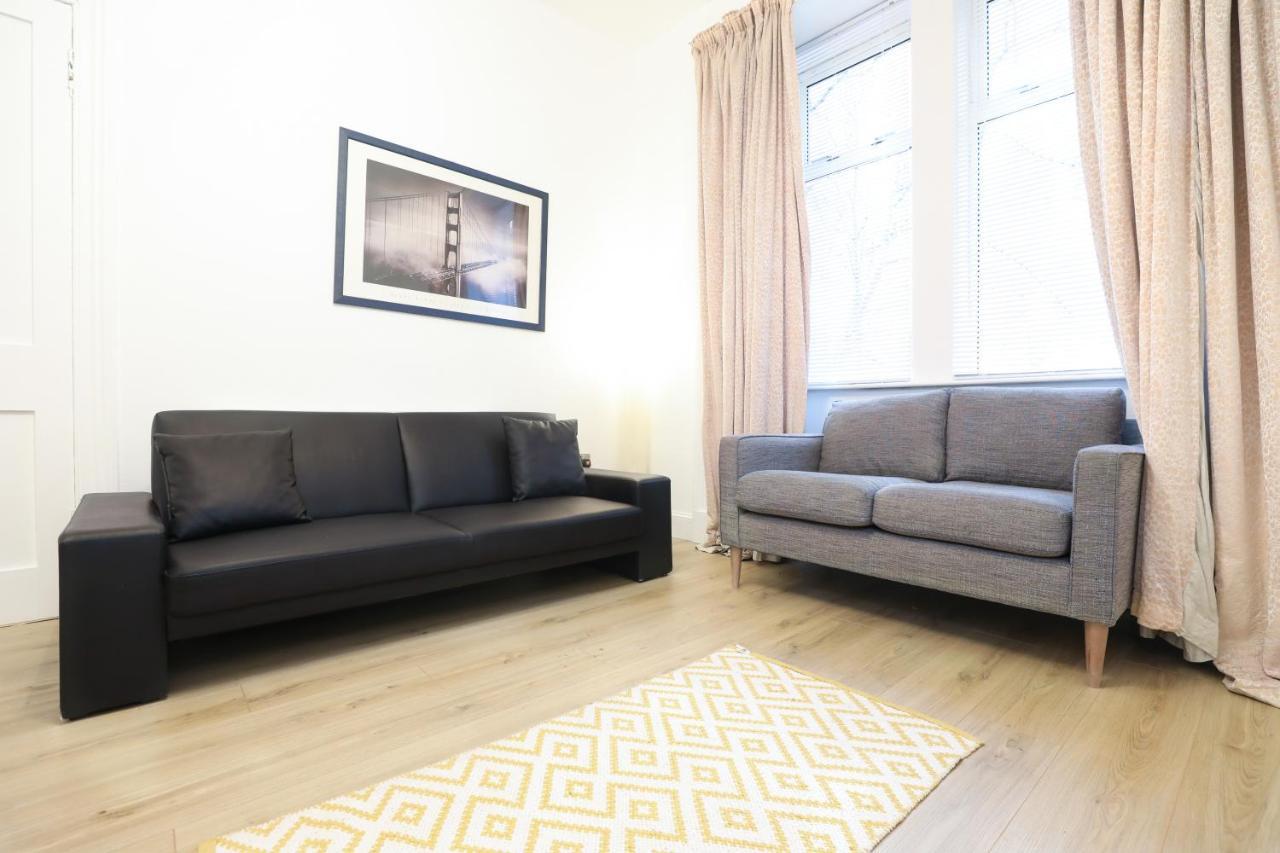 Stunning Modern 3 Bedroom Apartment エディンバラ エクステリア 写真