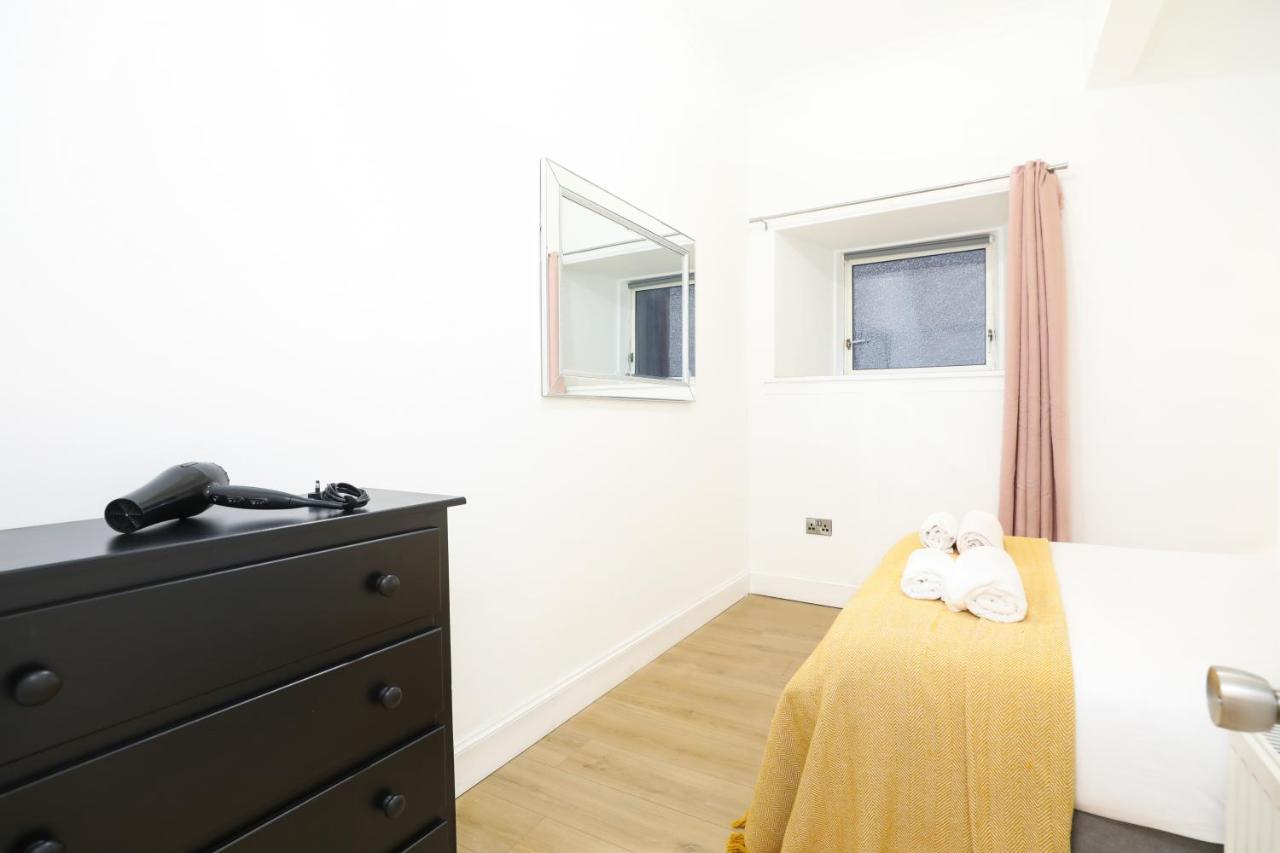 Stunning Modern 3 Bedroom Apartment エディンバラ エクステリア 写真