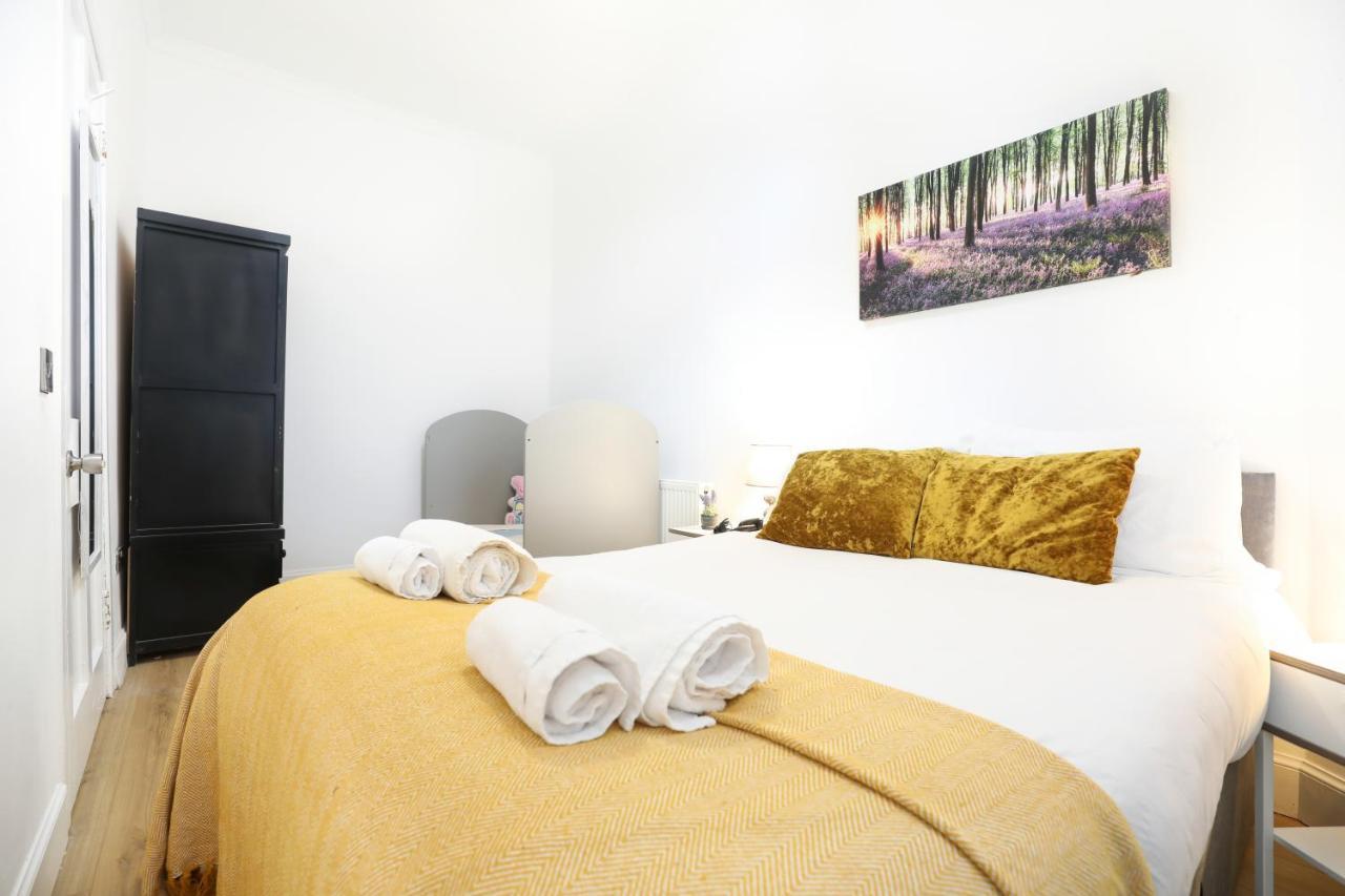 Stunning Modern 3 Bedroom Apartment エディンバラ エクステリア 写真