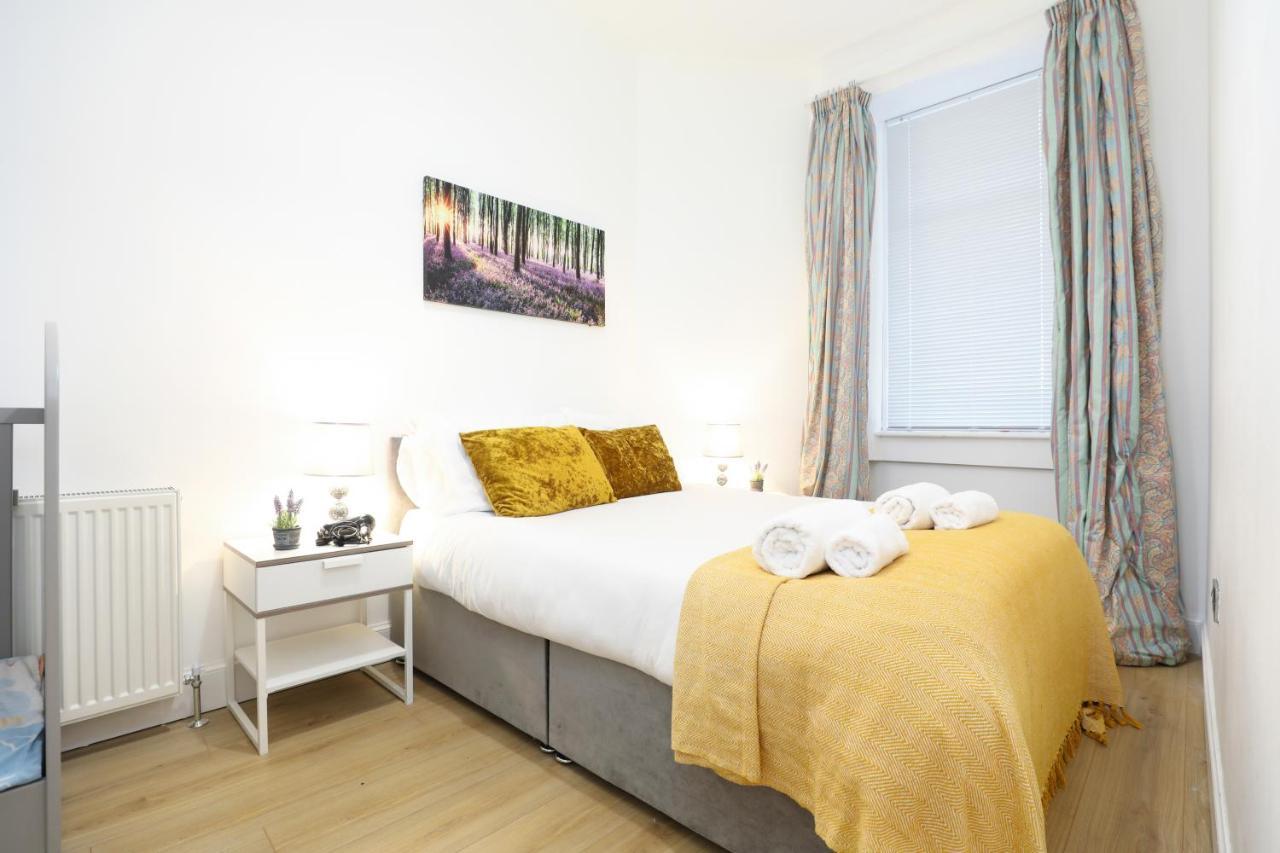 Stunning Modern 3 Bedroom Apartment エディンバラ エクステリア 写真