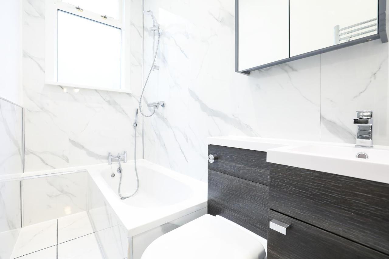 Stunning Modern 3 Bedroom Apartment エディンバラ エクステリア 写真