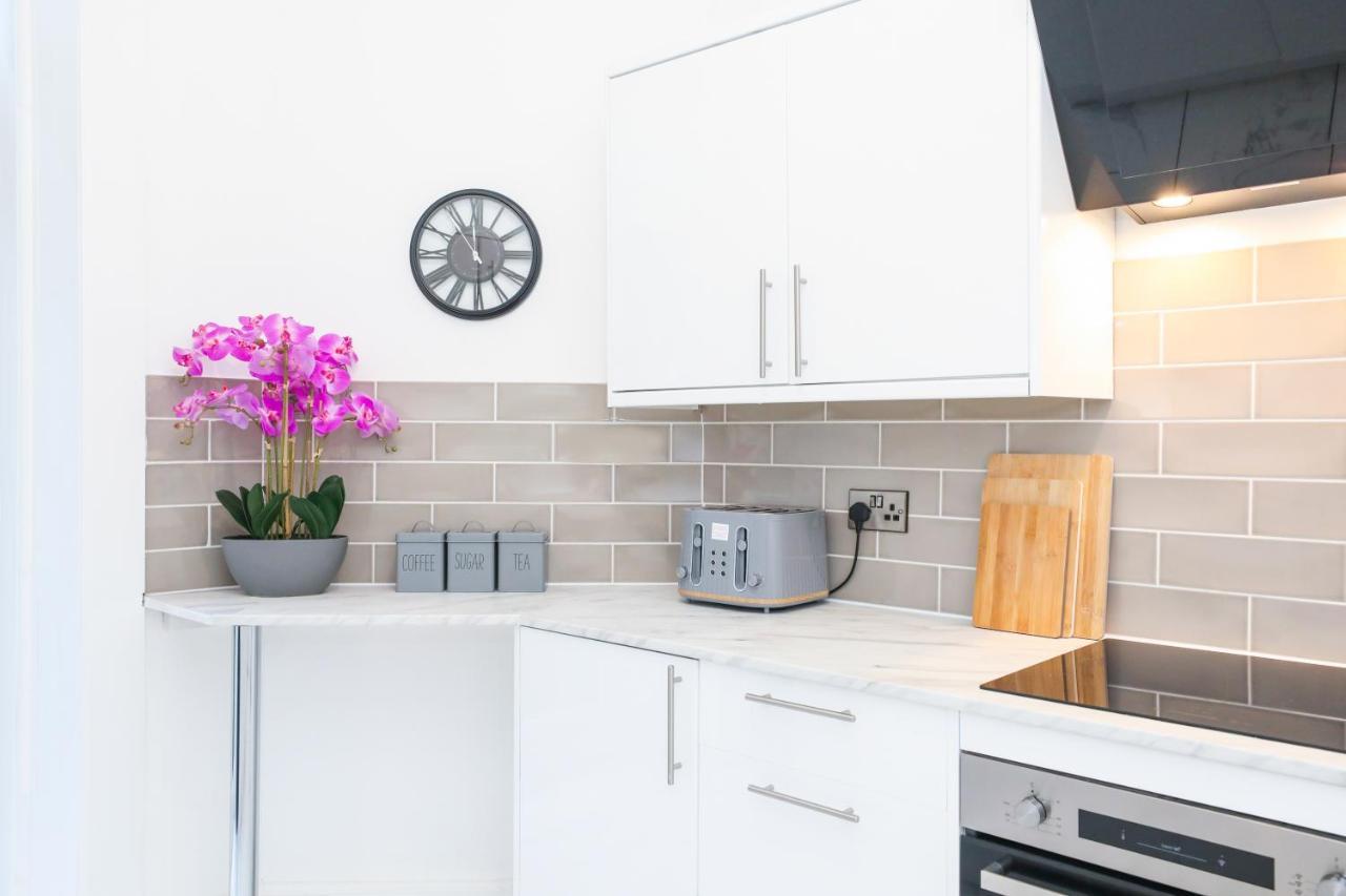 Stunning Modern 3 Bedroom Apartment エディンバラ エクステリア 写真