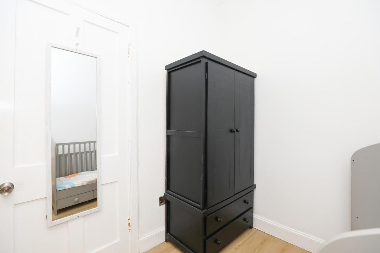 Stunning Modern 3 Bedroom Apartment エディンバラ エクステリア 写真