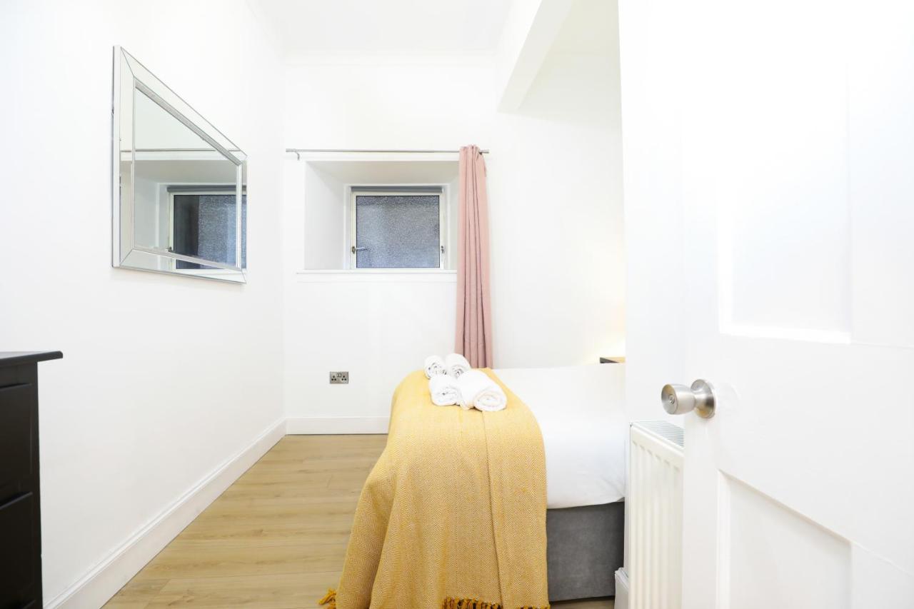 Stunning Modern 3 Bedroom Apartment エディンバラ エクステリア 写真